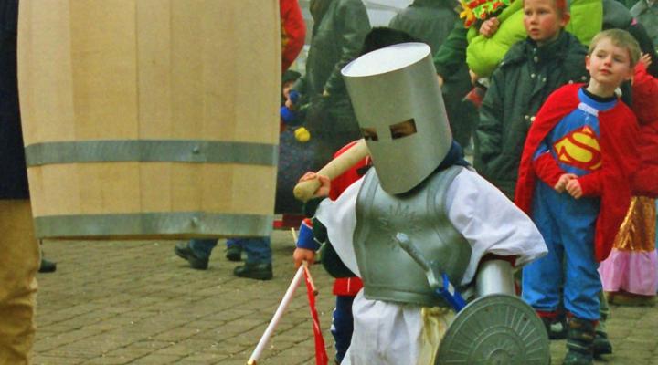 Så er der fyraftensfilm – Fastelavn, ældremad og legotog