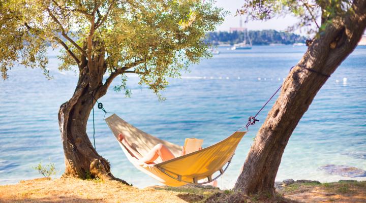Ta’ biblioteket med på ferie